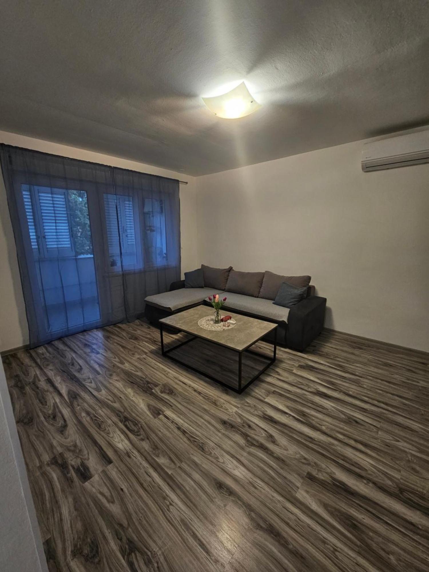 Apartman Smit Ουμάγκ Εξωτερικό φωτογραφία
